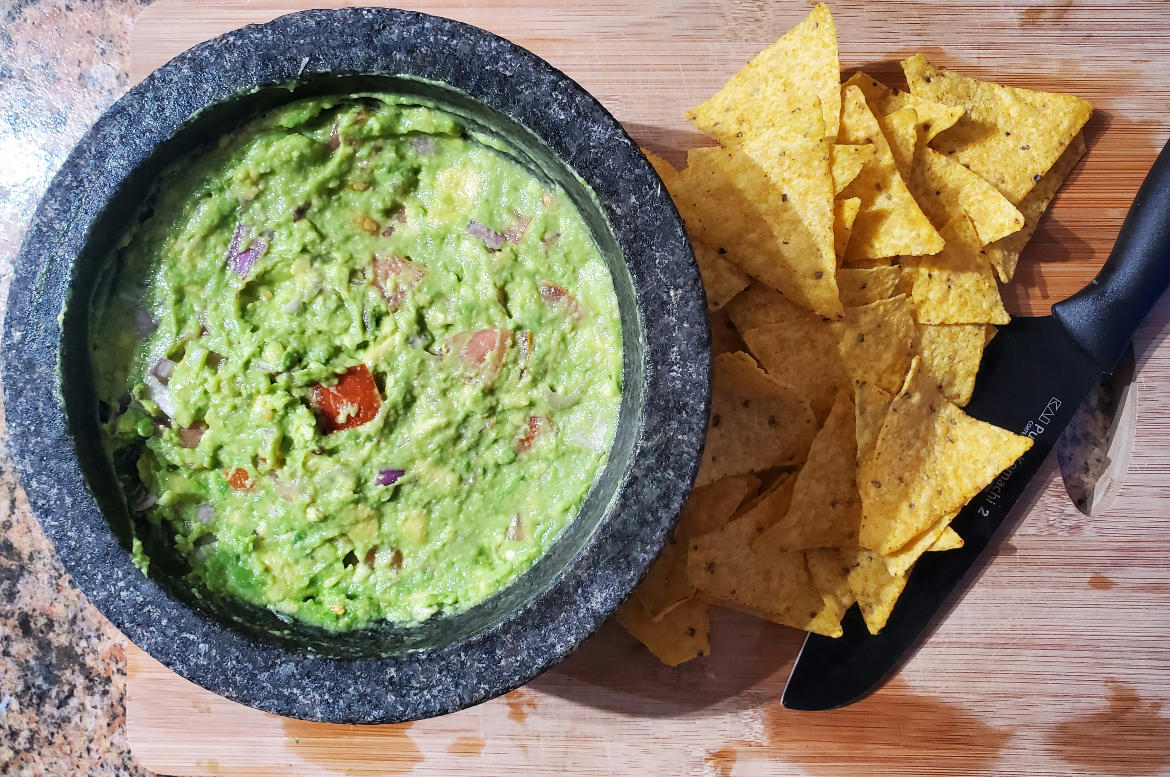 Guacamole con totopos