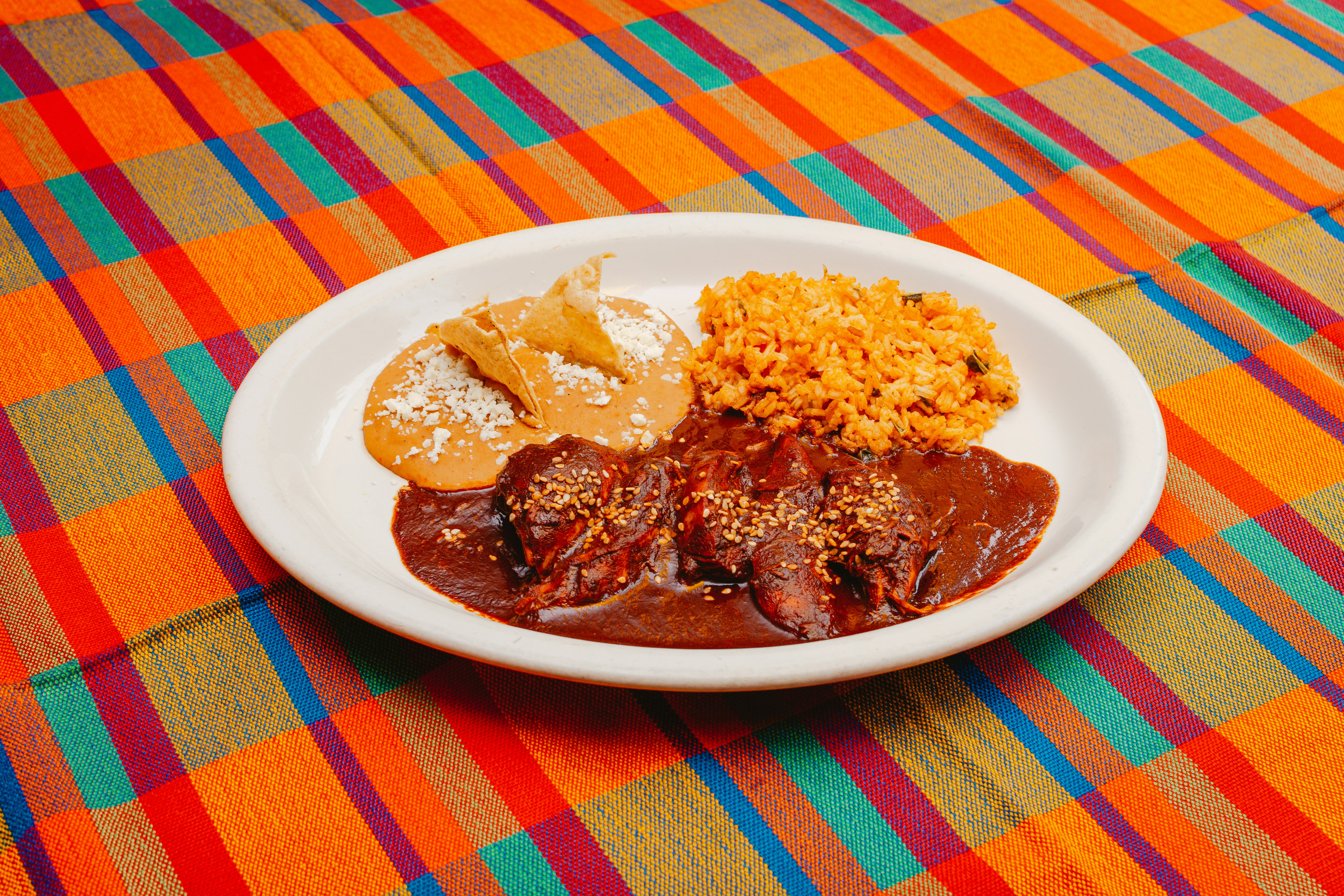 Mole negro con pollo